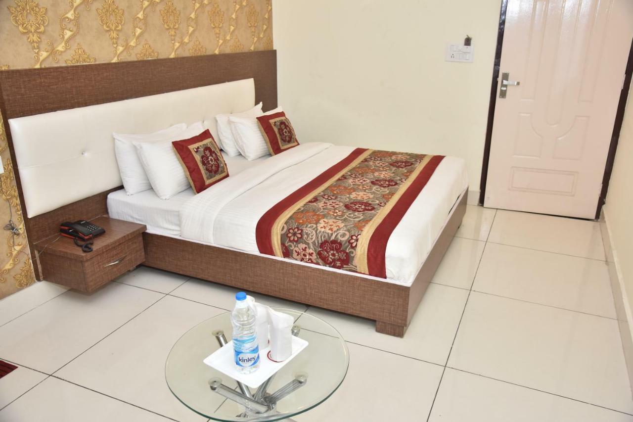 Hotel Oscar Амритсар Екстериор снимка